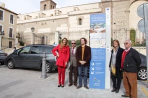 El Centro Comercial Abierto de Motril estrena señalización viaria con 22 tótem informativos