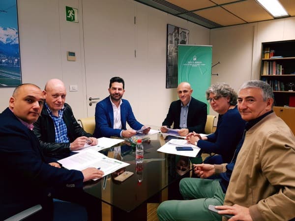 Junta y ayuntamientos de Albolote, Maracena y Armilla avanzan en la gratuidad de los transbordos entre metro y autobús