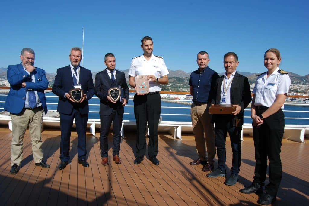 Atraca en Motril uno de los cruceros más lujosos y caros de la temporada