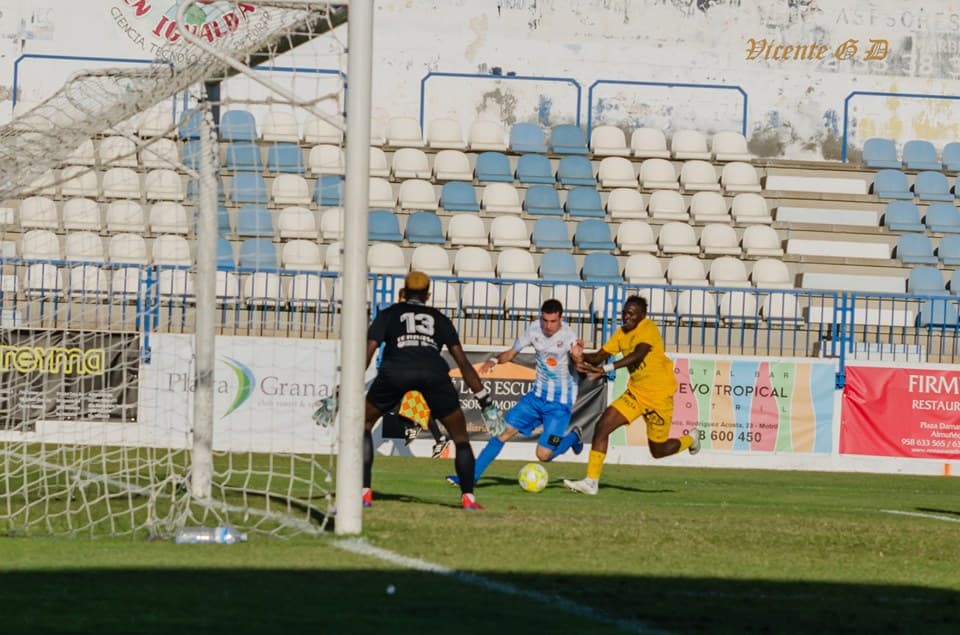 El CF Motril en puestos de play off de ascenso tras ganar por 1-2 al CD Huétor Tajar