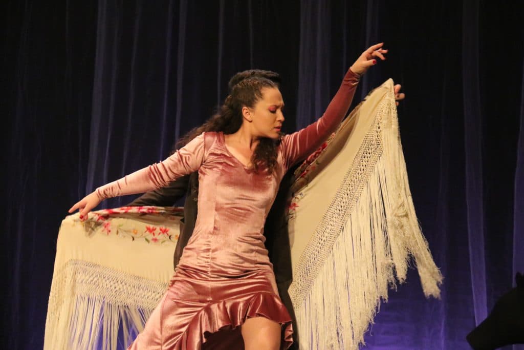La bailaora almuñequera Christina Pagés, profeta en su tierra con el espectáculo “La Jugada del sacrificio”