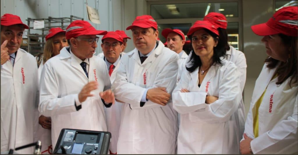 El ministro de Agricultura, Luis Planas, visita la cooperativa Granada La Palma