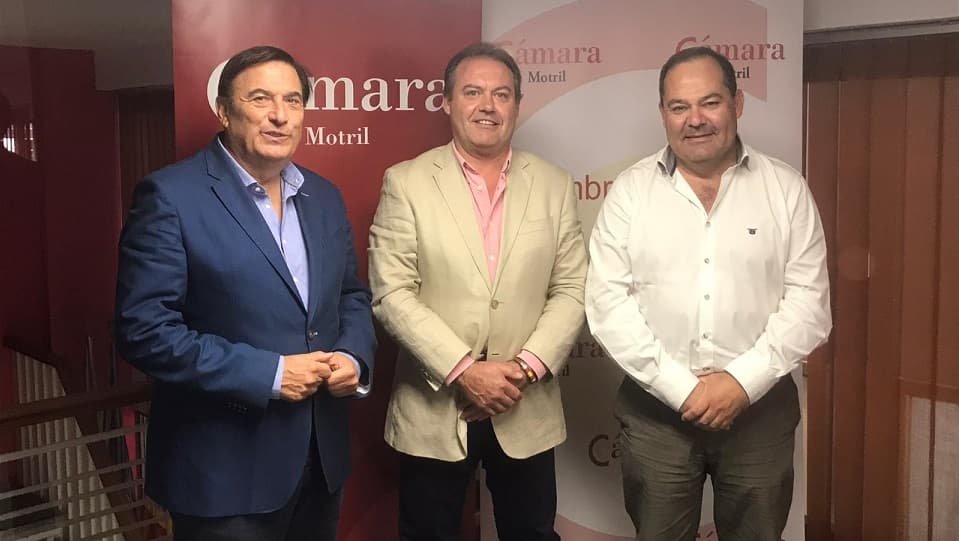 El diputado provincial, Fernando Pérez, se reúne con Aecost y Cámara de Comercio para abordar temas de la costa