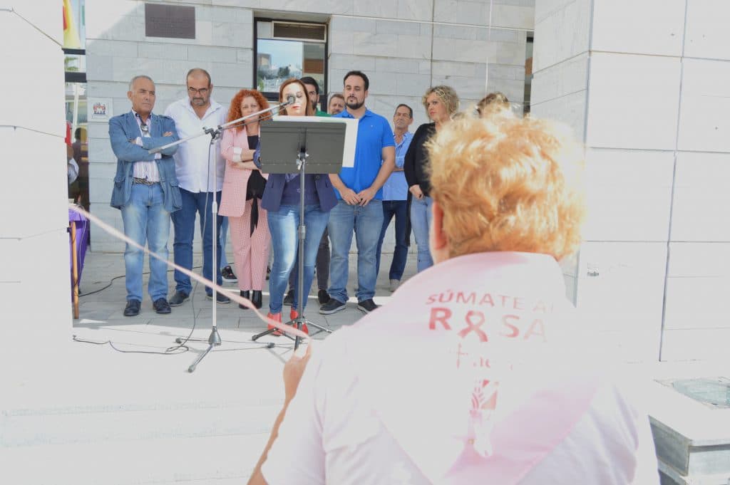 Salobreña conmemora el Día del Cáncer de Mama en honor «a todas esas valientes guerreras que jamás se rindieron»