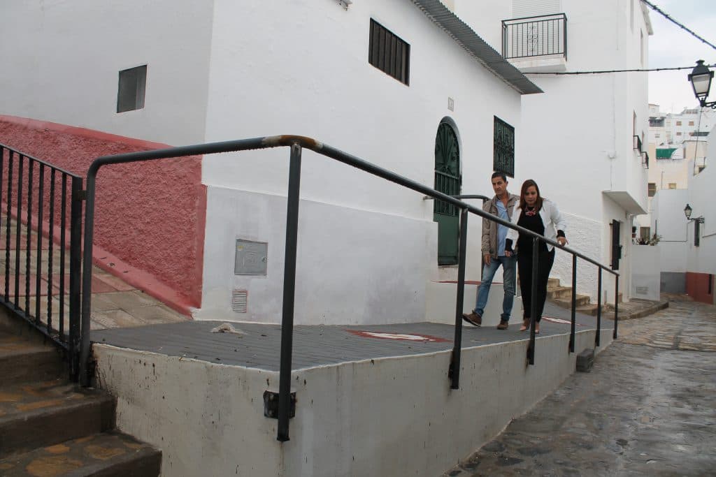 Obras de mejora de accesibilidad en calles y edificios públicos del municipio de Salobreña