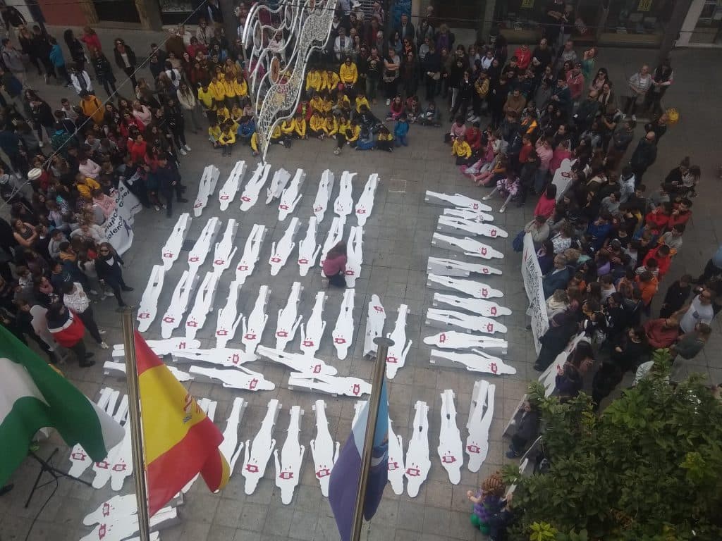 Almuñécar ha rendido homenaje hoy a las mujeres víctimas de violencia de género