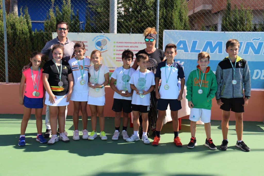 Adrián Molino y Carmen Unzurrungaza, se proclaman en Almuñécar campeones provinciales 2019 de tenis en benjamín