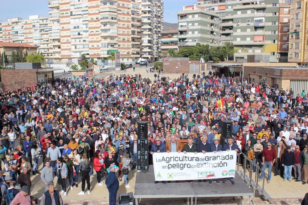 Más de 3.000 personas se manifiestan en defensa del sector hortofrutícola