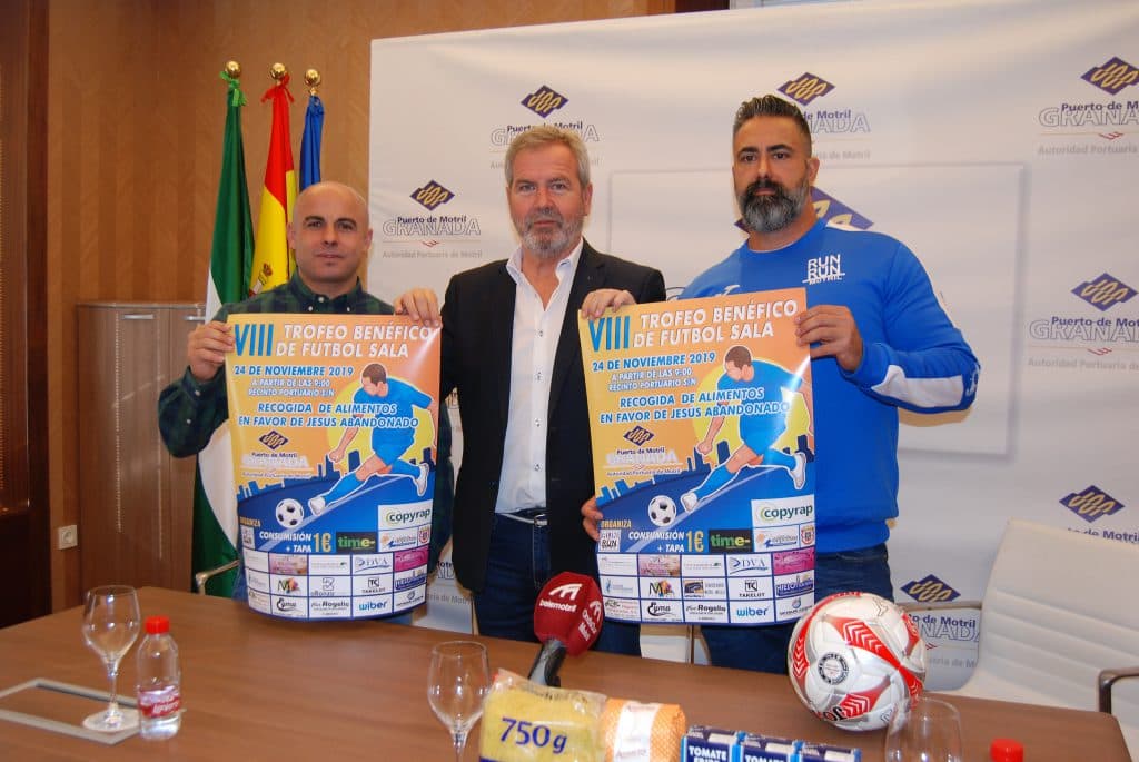 El Puerto de Motril se abre a la ciudad con un torneo solidario de fútbol sala organizado por la asociación Run&Run