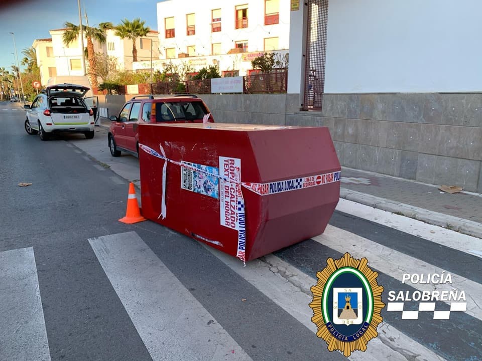 Gamberradas, vandalismo y destrozos en Salobreña en la noche de Halloween