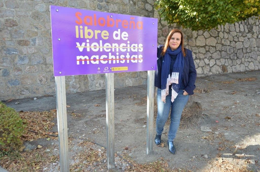 Salobreña instala señales de “tráfico” contra la violencia machista