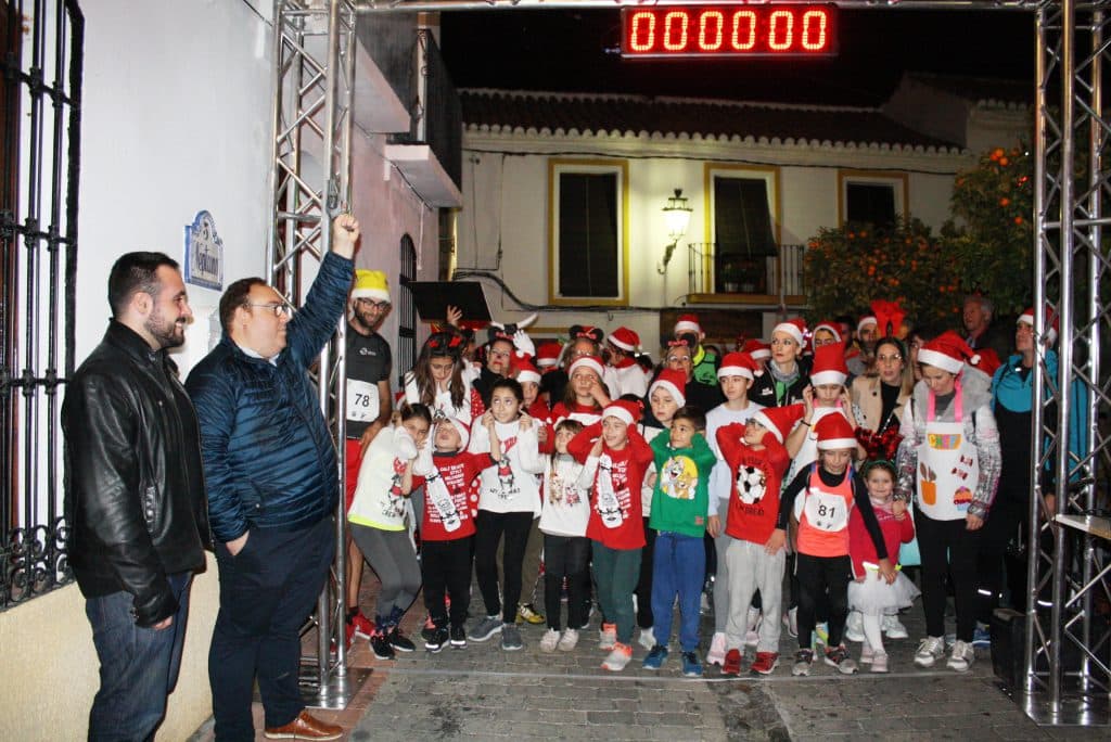 El casco antiguo de Salobreña se llena de color y alegría con la San Silvestre