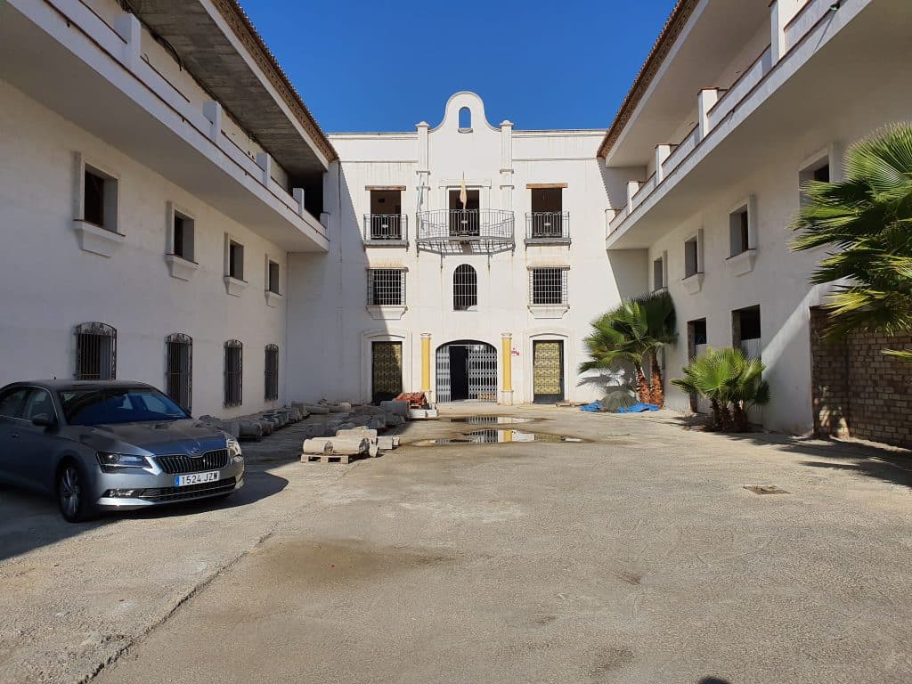 Satisfacción en el Gobierno sexitano al saber que el Gran Hotel Cortijo de Andalucía abrirá pronto sus puertas