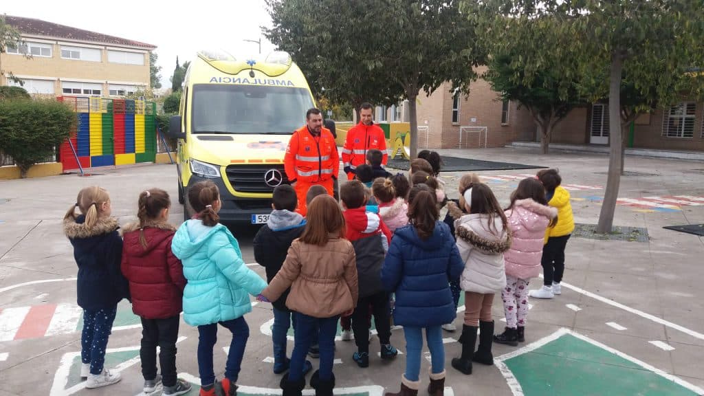 El 061 forma en primeros auxilios a 150 alumnos del centro de educación ‘Arco Iris’