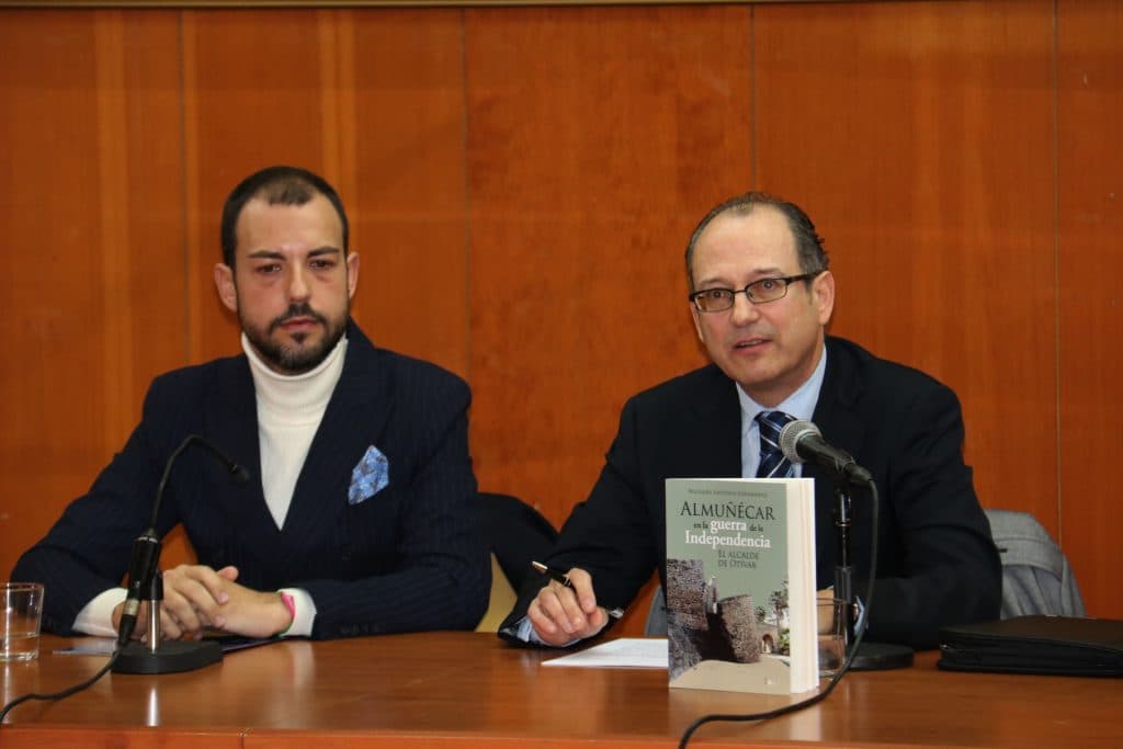 Nicolás A. Fernández presentó su libro ‘Almuñécar en la Guerra de la Independencia. El Alcalde de Otívar’