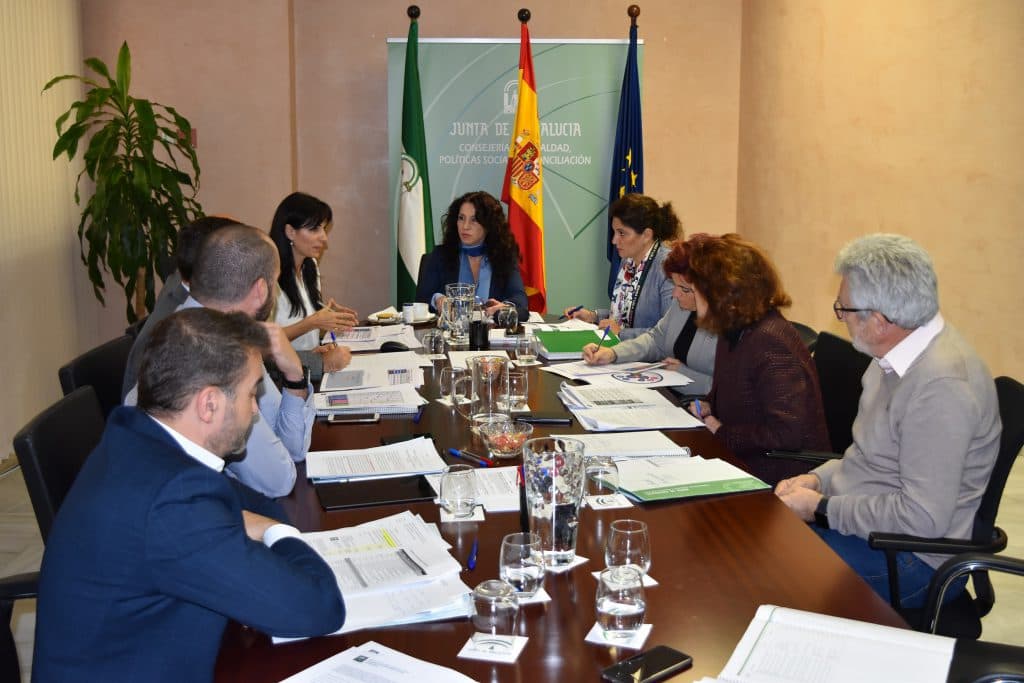 Andalucía atiende ya a casi 220.000 personas en situación de dependencia gracias al plan de choque