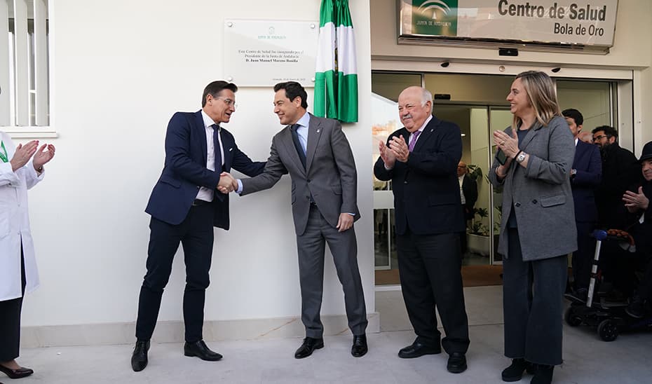 Moreno inaugura en Granada el Centro de Salud de Bola de Oro
