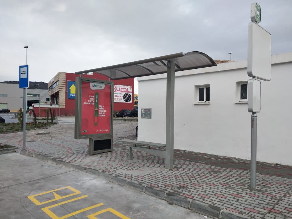Nueva marquesina de enlace entre autobuses en Salobreña