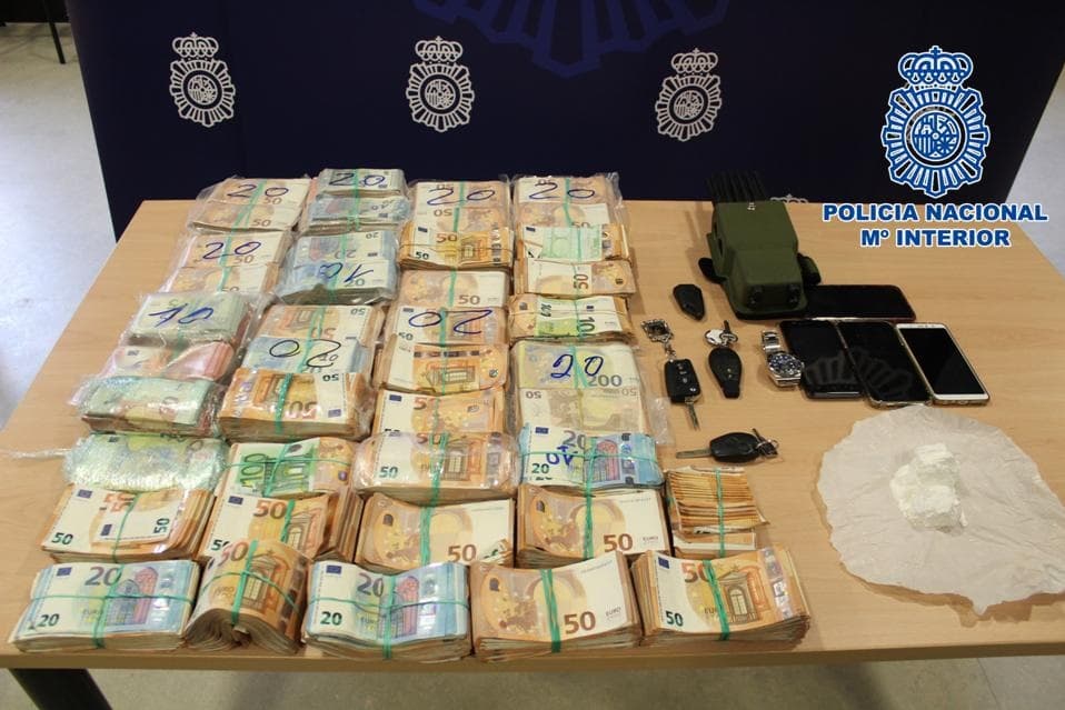 Intervenidos más de 100 gramos de cocaína y más de 394.000 euros en una operación contra el tráfico de drogas y el blanqueo de capitales