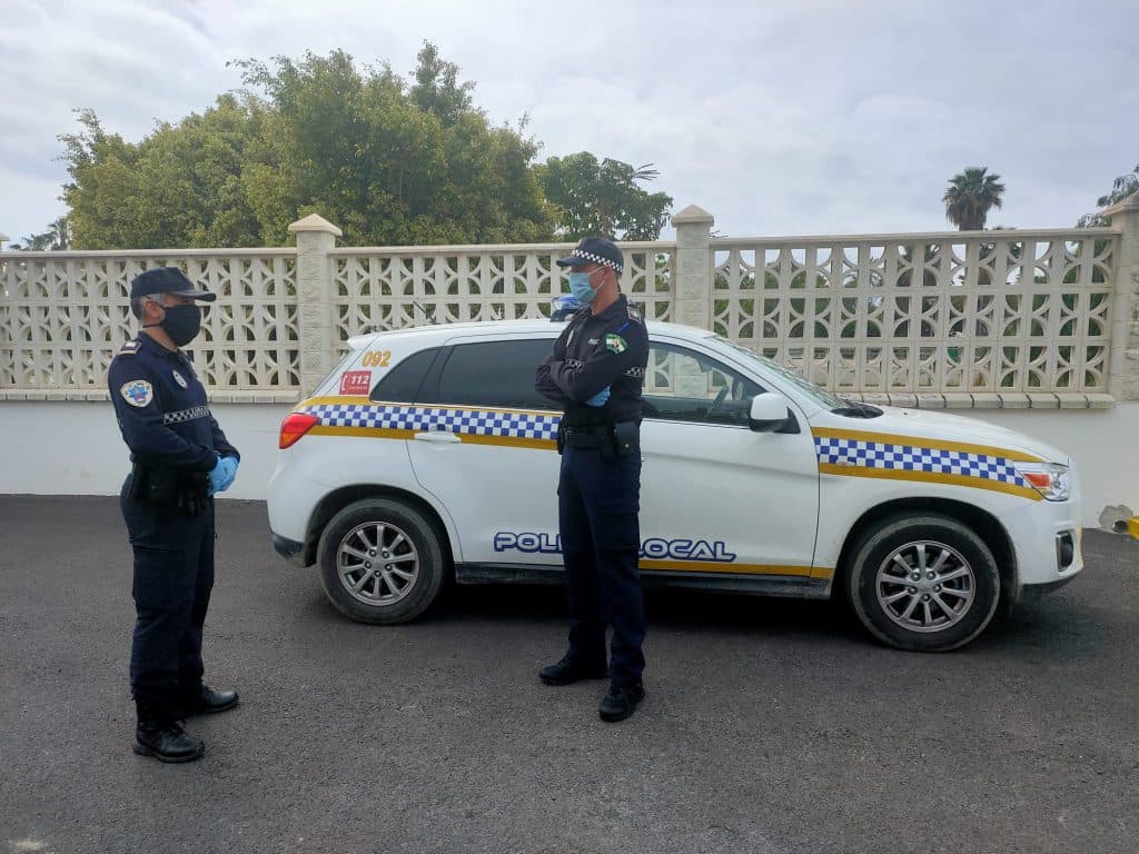 La Policía Local controlará los accesos a los centros escolares de Lobres y La Caleta