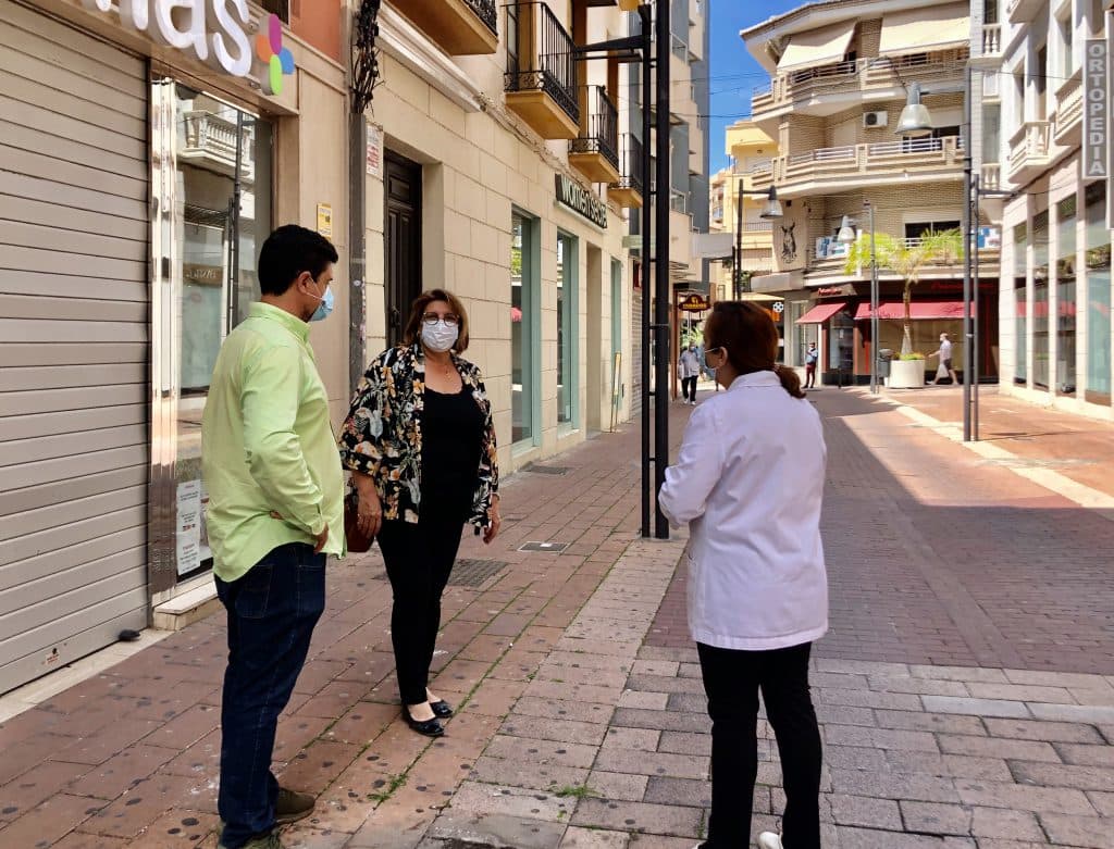 Motril sin maceteros en el centro comercial abierto en la Fase 1