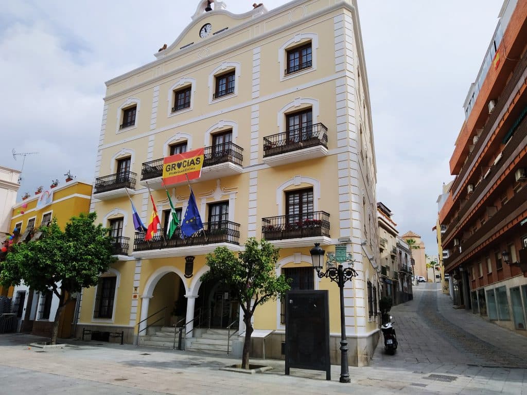 La Junta de Gobierno de Almuñécar insta al Gobierno de España que incluya en los Presupuestos de 2022 las canalizaciones de Rules y los espigones de las playas sexitanas