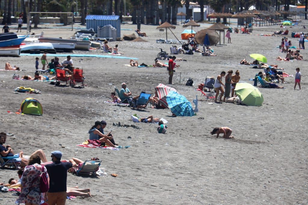El viento de poniente «deslució» el primer sábado de la Fase 3 en Almuñécar y La Herradura