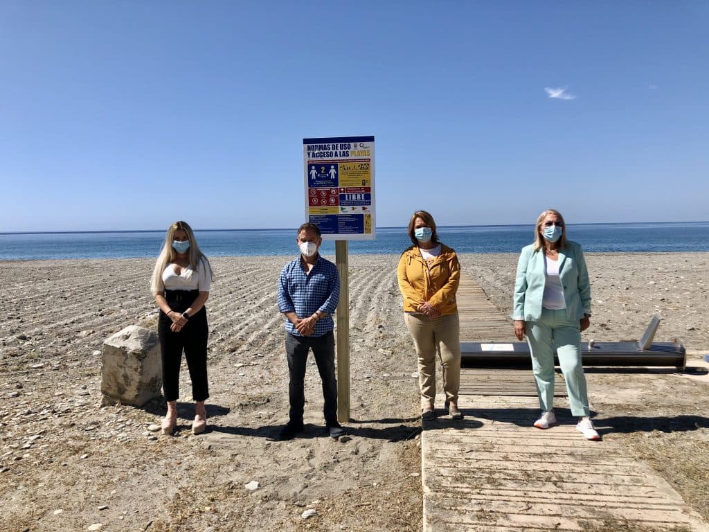 Motril presenta sus playas seguras y listas para el verano en la víspera de su reapertura