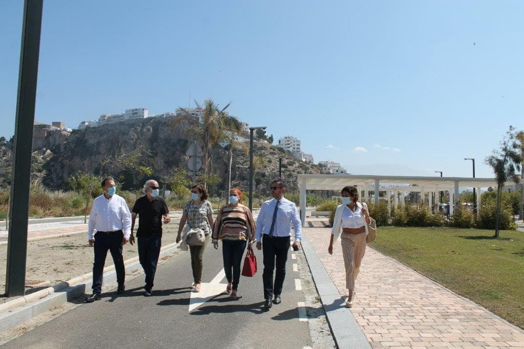 El Delegado de Turismo de la Junta de Andalucía y la alcaldesa de la Villa repasan los proyectos del municipio