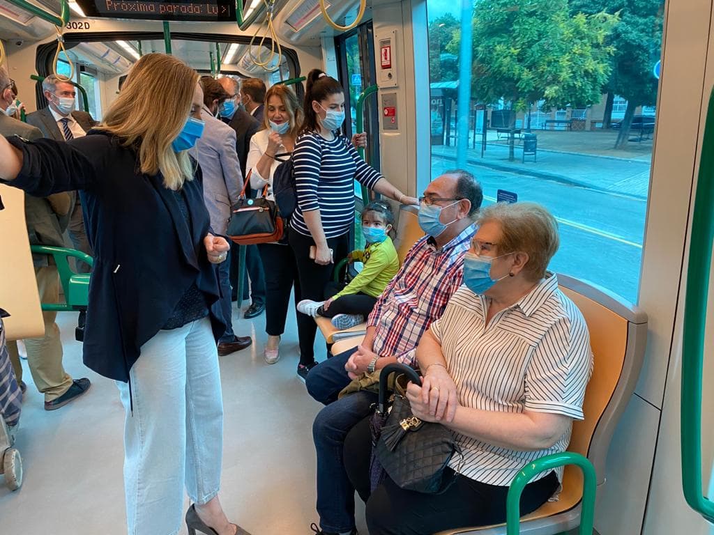 Metro de Granada inicia la mejora de la seguridad vial en cruces con tráfico y peatones