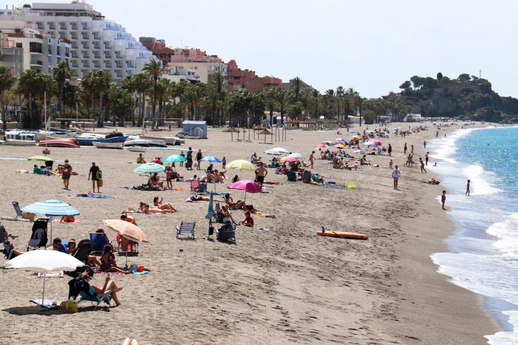 15 años después Almuñécar volverá a lucir la Bandera Azul en sus principales playas