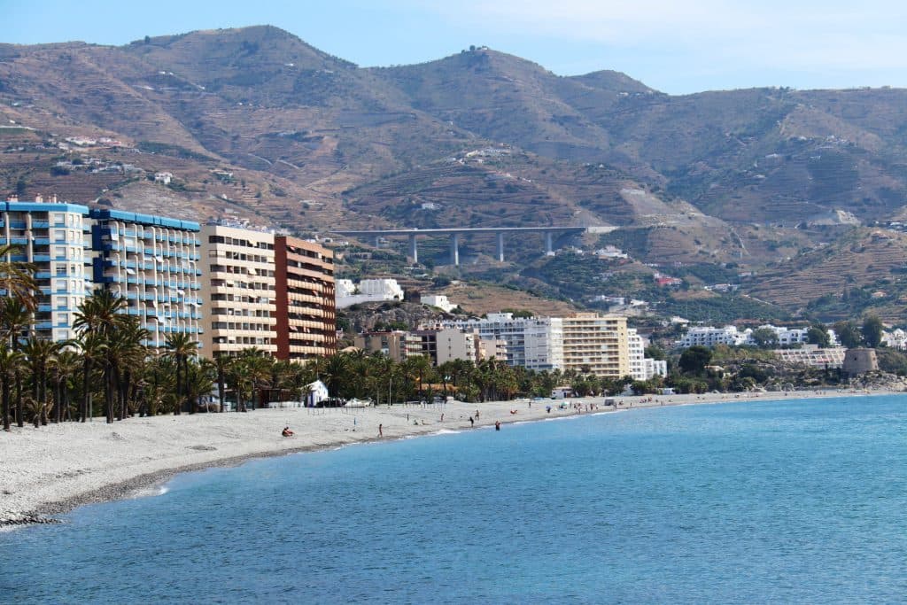 Hallan el cuerpo sin vida de una persona en la playa de La Velilla en Almuñécar