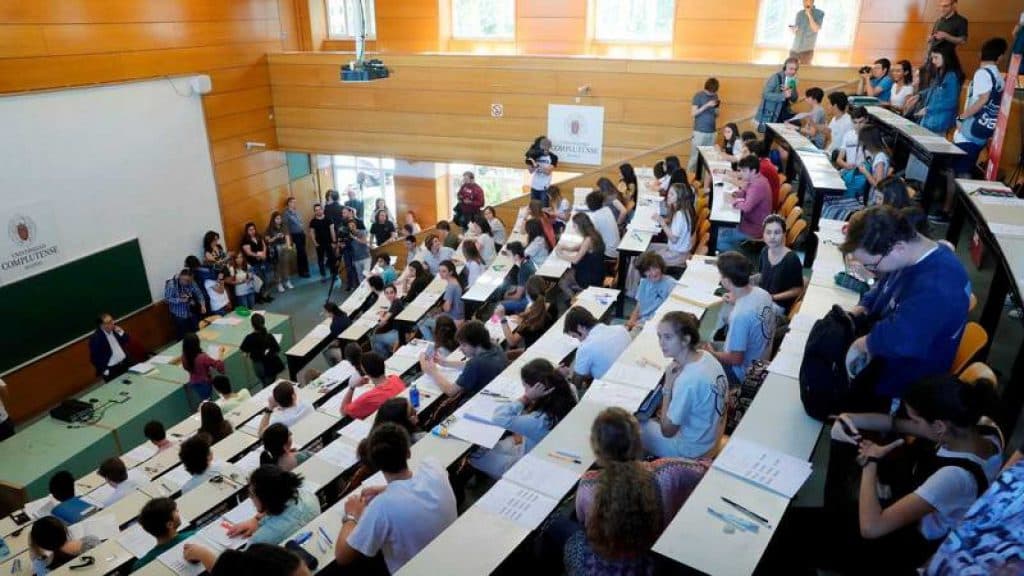Más de 7.000 estudiantes se examinan desde el 7 de julio en Granada de la prueba de acceso a la Universidad