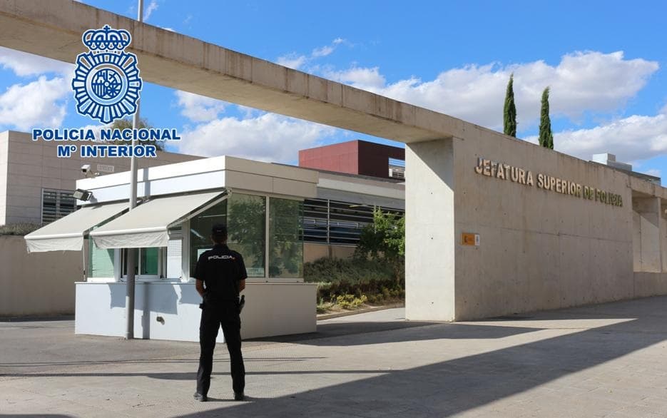 Detenido un activo atracador que presuntamente habría asaltado un supermercado a punta de pistola durante el confinamiento en compañía de otros dos individuos