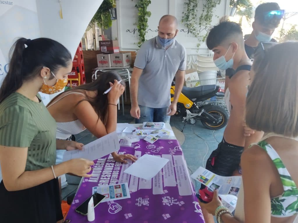Los jóvenes sexitanos conocen la campaña “Protégete, protégenos”