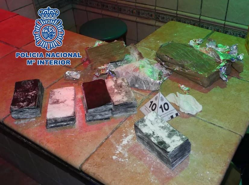 Detenido un varón como presunto autor de una estafa por importe de 39.000 euros mediante el timo de los billetes tintados