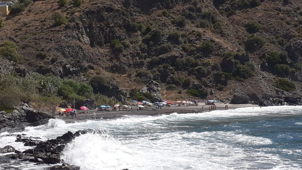 Un hombre de 57 años se ha ahogado esta tarde en la playa Curumbico de Almuñécar