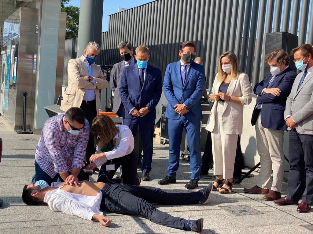 El Metro de Granada celebra su tercer aniversario convirtiéndose en un pasillo cardiosaludable