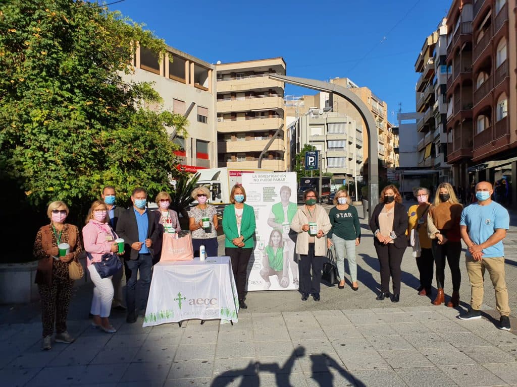 El Gobierno motrileño reconoce la ejemplaridad de la AECC en el día de su tradicional cuestación