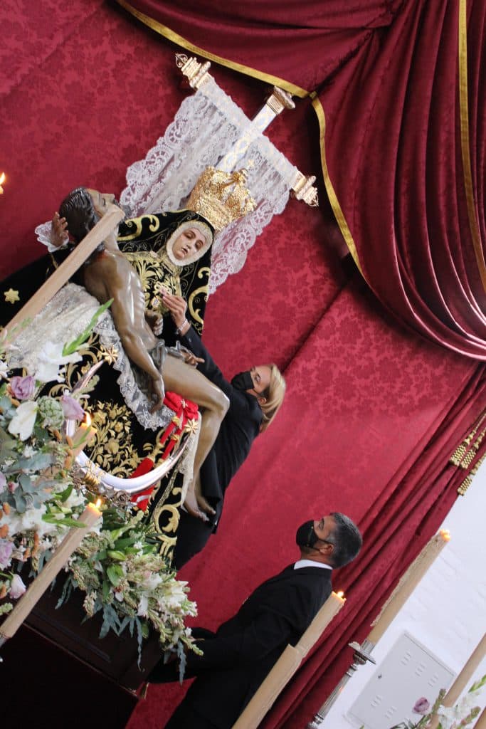 La Virgen de Las Angustias de Motril ya luce la Medalla de Oro de la Ciudad