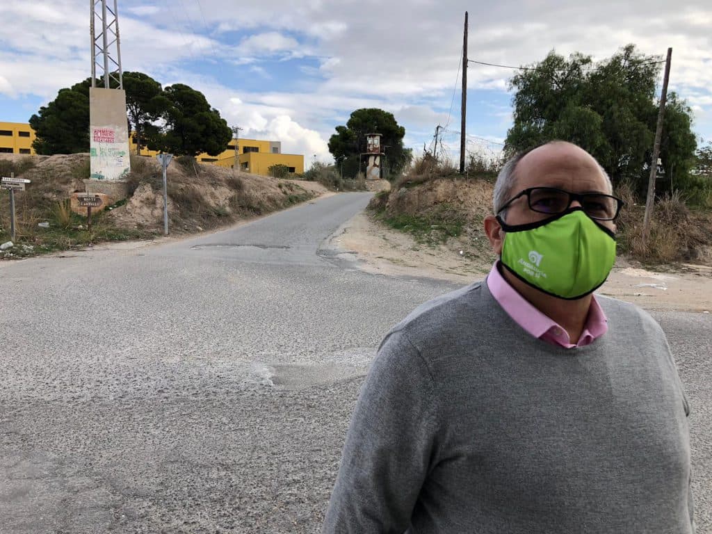 David Martín pide ampliar la anchura del camino de las Zorreras en el cruce con la ronda de Levante