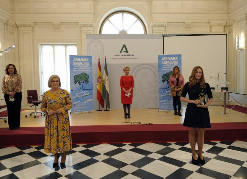 AFAMMER-Andalucía entrega el Premio MARyE a la médico motrileña Rocío Lorenzo Álvarez