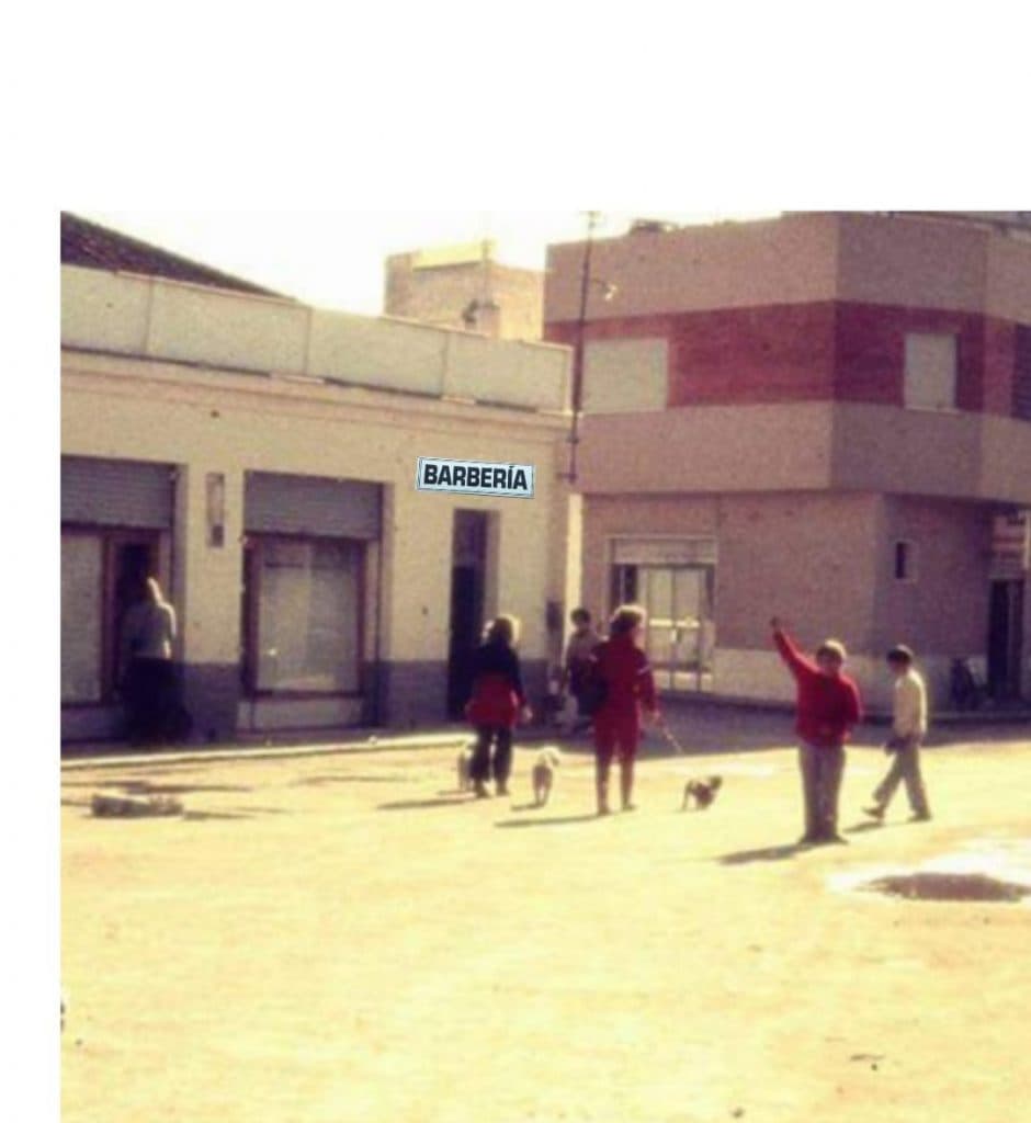 EL MAESTRO MANOLO (EL CALVO) Y SU BARBERÍA DEL BARRIO DE EL VARADERO DE MOTRIL
