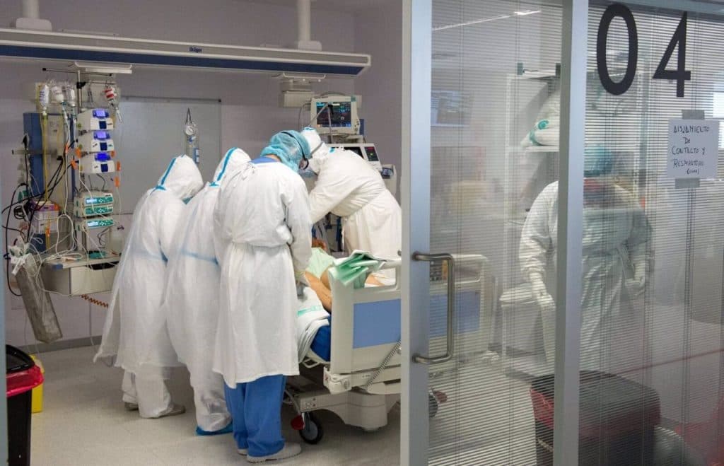 Suben los contagios, bajan los ingresos y se disparan los fallecimientos por coronavirus