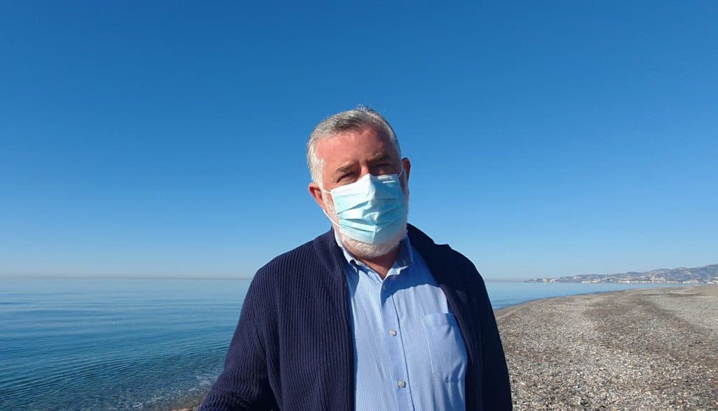 Los empresarios de las playas de Granada piden al Gobierno que comiencen ya las obras de construcción de los espigones y escolleras