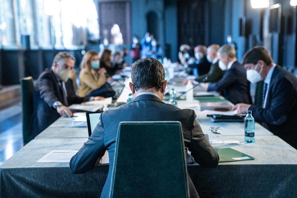 La Junta planifica puntos masivos para poner 500.000 vacunas contra el Covid a la semana