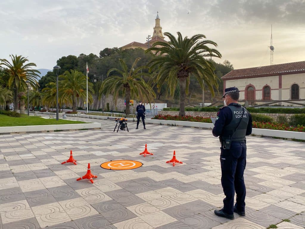 El dron de la Policía Local ya patrulla Motril desde el cielo