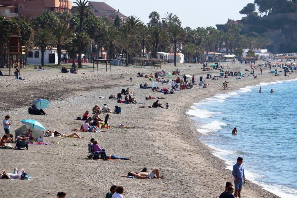 La Costa Tropical vive un fin de semana espectacular de visitantes tras la ampliación horaria