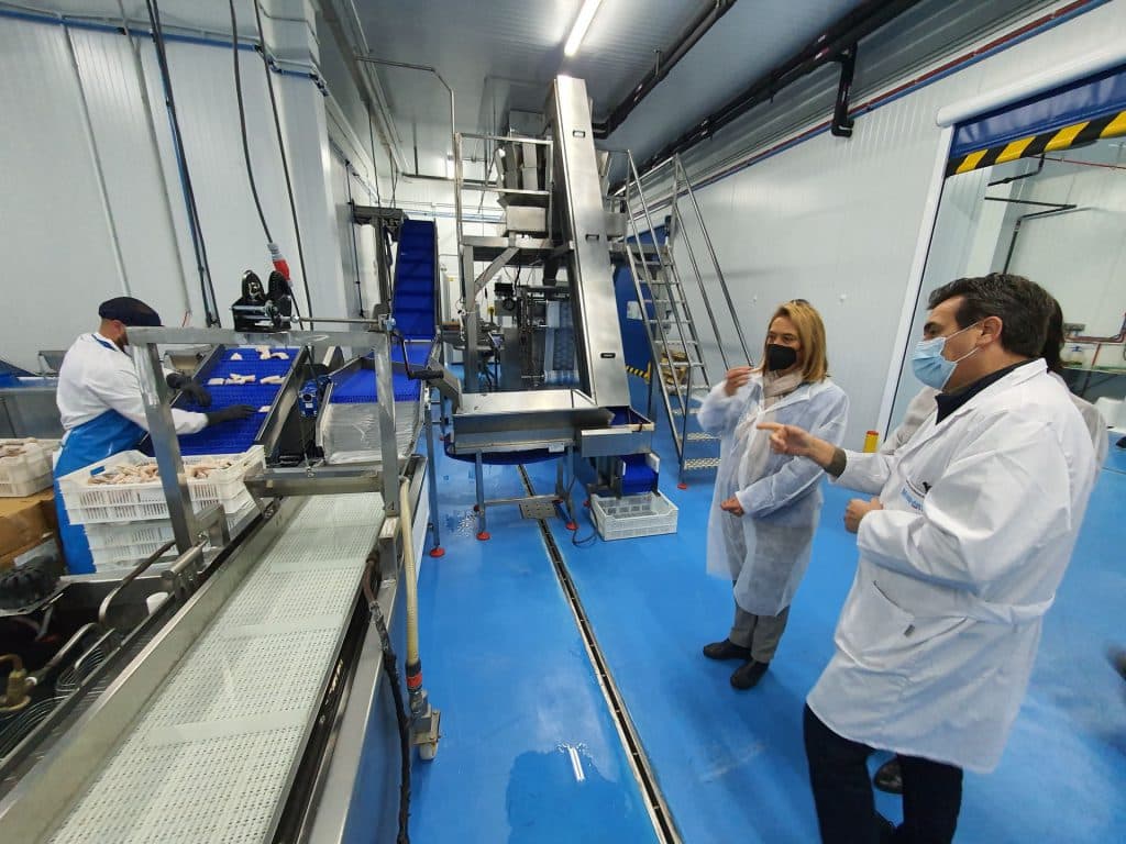 «Los sectores agrícola y pesquero están generando una potente industria generadora de empleo»