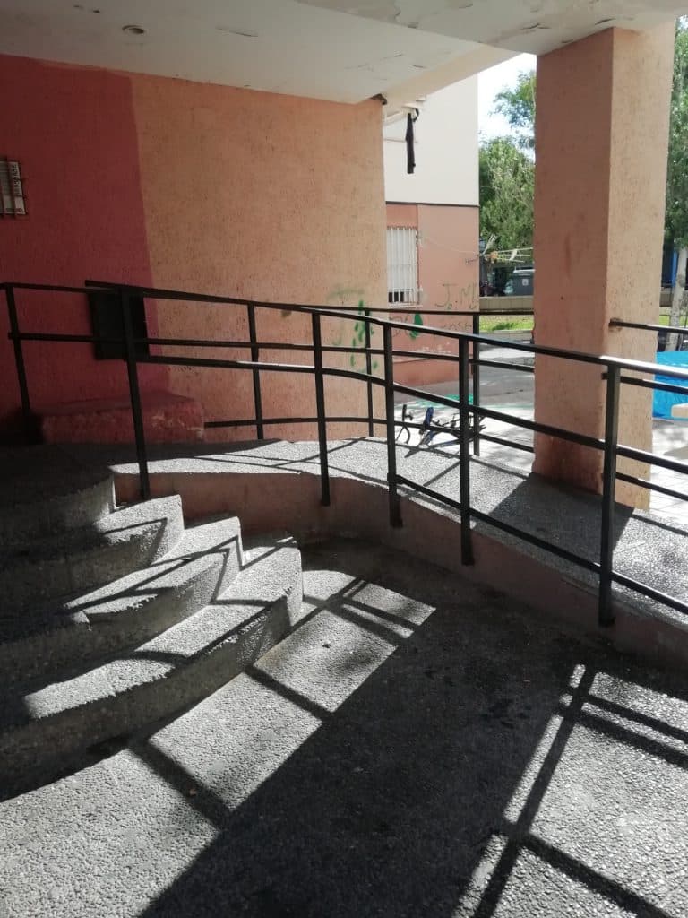 Obras de mejora de accesibilidad en viviendas de Cuartel de Simancas de Motril